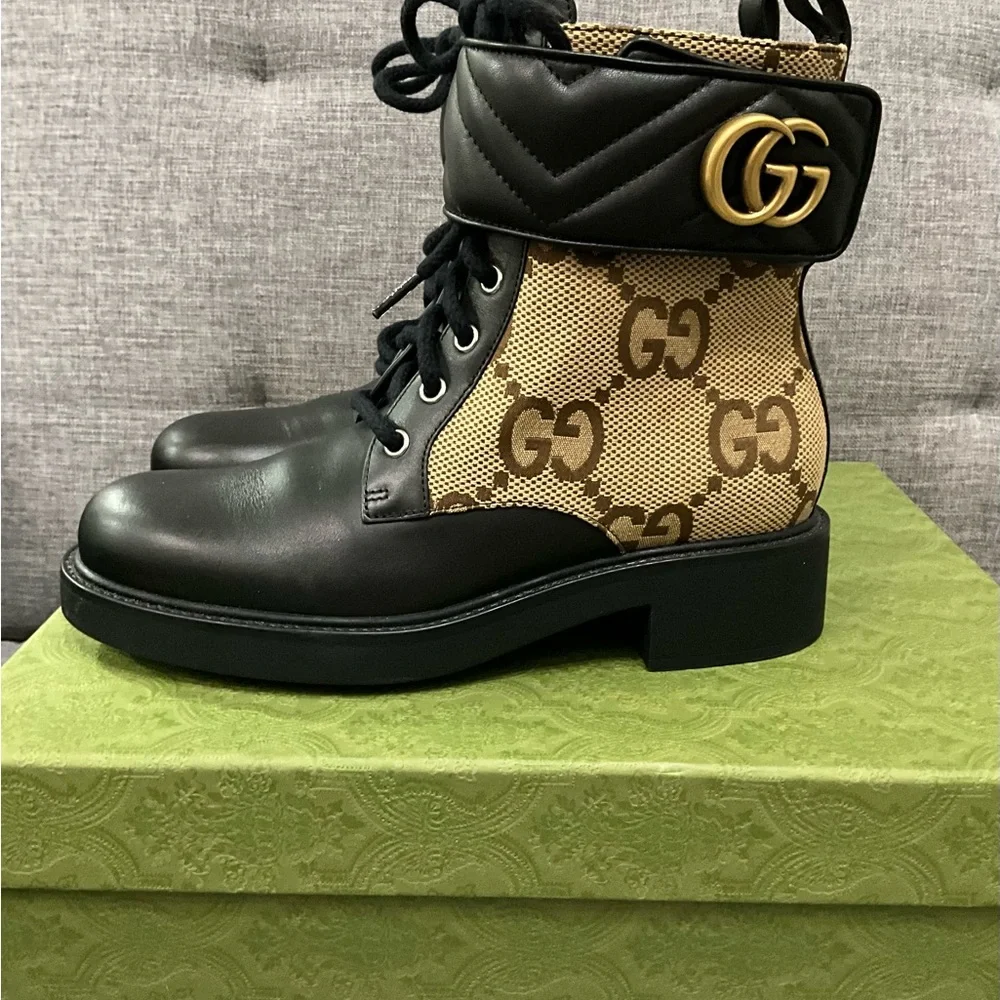 Gucci Women's 38.5 Black Brown GG Lace Up Combat Boots Booties - Picture 3 of 6